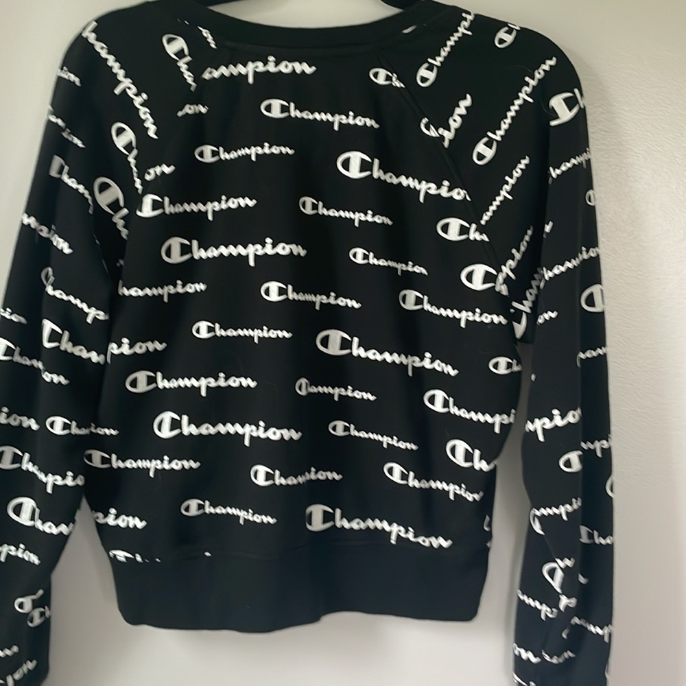 Champion size M cropped black and white sweatshirt. 72%cotton29% polyester - Picture 6 of 6